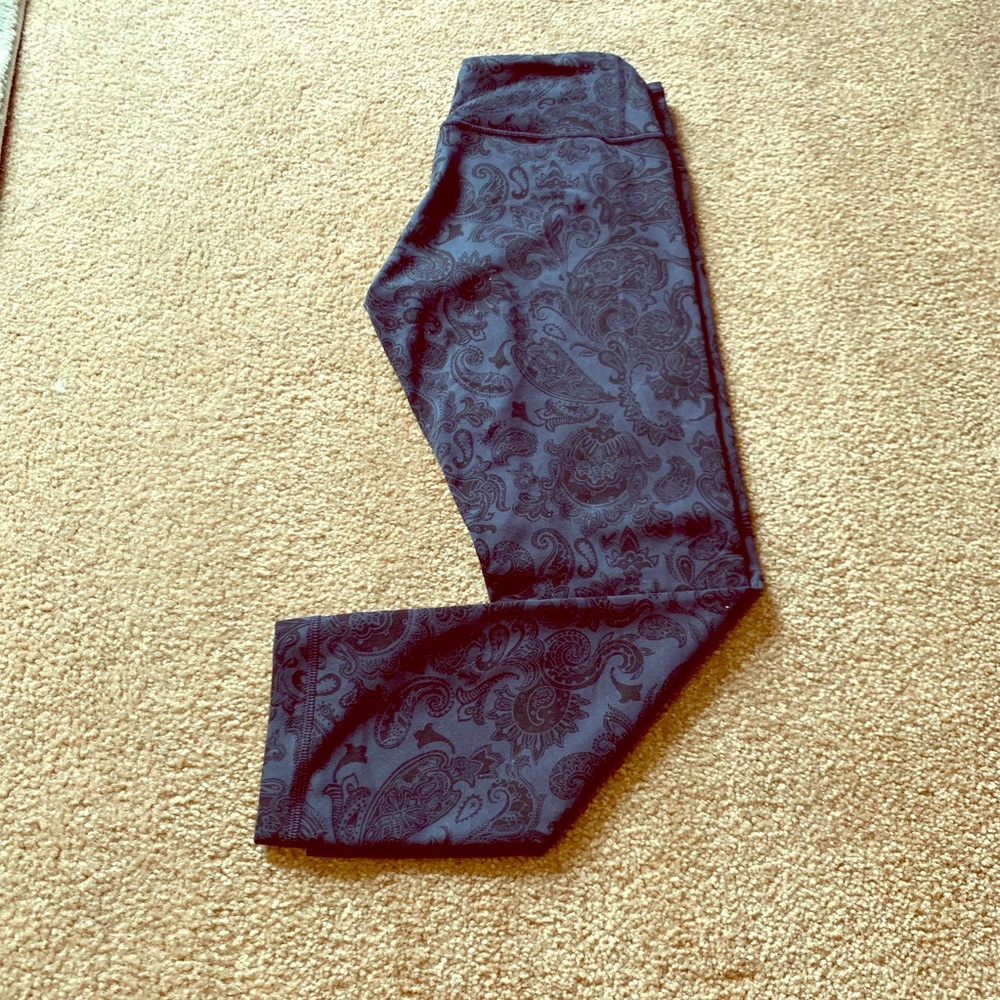Lululemon paisley print wunder under crops